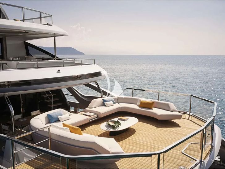 VOLO MARE Azimut Grande Trideck - main aft deck VOLO MARE Azimut Grande Trideck - main aft deck