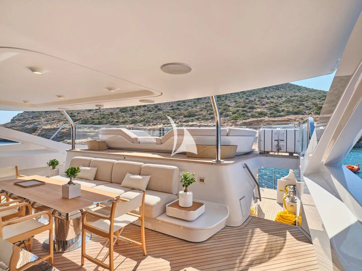 VOLO MARE Azimut Grande Trideck 38m - main aft deck VOLO MARE Azimut Grande Trideck 38m - main aft deck