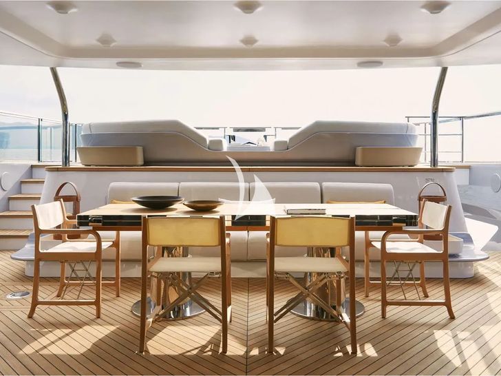 VOLO MARE Azimut Grande Trideck - main deck dining area VOLO MARE Azimut Grande Trideck - main deck dining area