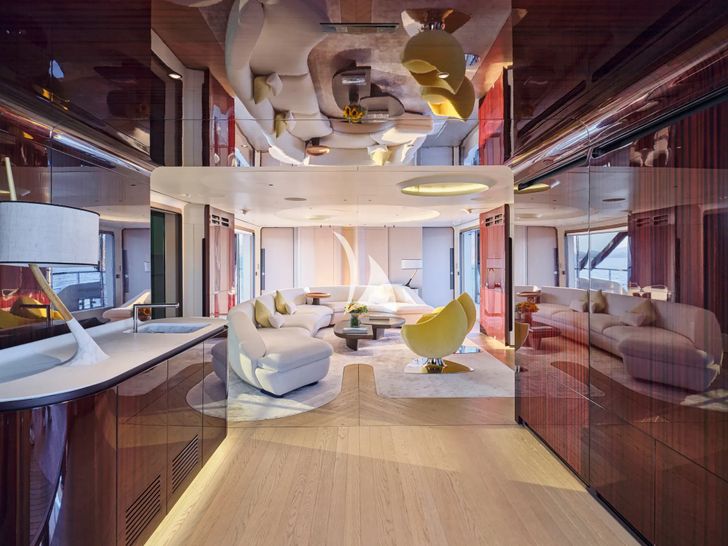 VOLO MARE Azimut Grande Trideck 38m - main saloon entrance VOLO MARE Azimut Grande Trideck 38m - main saloon entrance