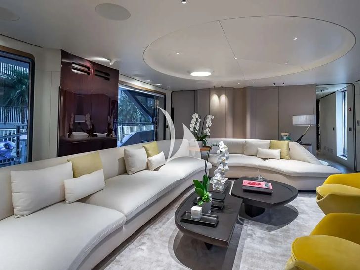 VOLO MARE Azimut Grande Trideck - main saloon VOLO MARE Azimut Grande Trideck - main saloon