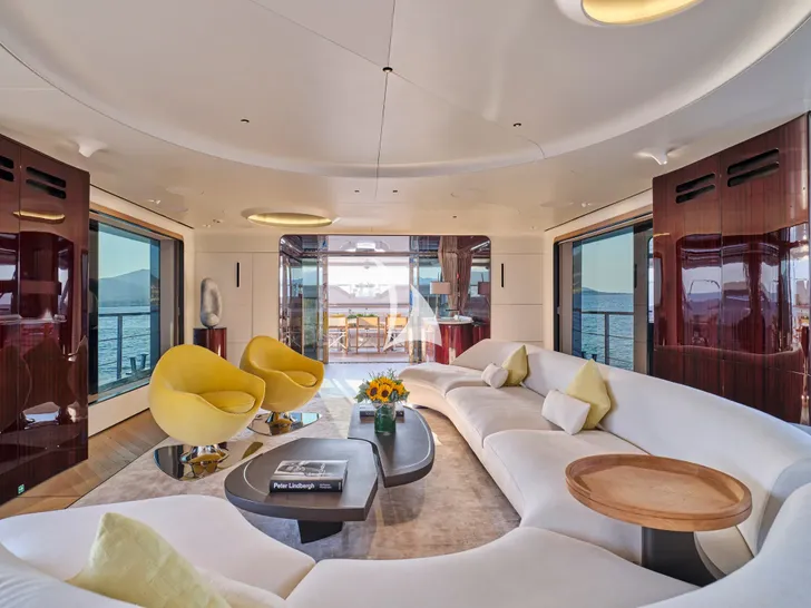 VOLO MARE Azimut Grande Trideck 38m - main saloon VOLO MARE Azimut Grande Trideck 38m - main saloon