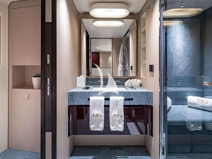 VOLO MARE Azimut Grande Trideck - master cabin bathroom VOLO MARE Azimut Grande Trideck - master cabin bathroom