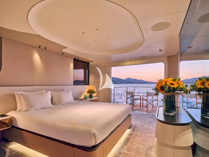 VOLO MARE Azimut Grande Trideck 38m - master cabin VOLO MARE Azimut Grande Trideck 38m - master cabin