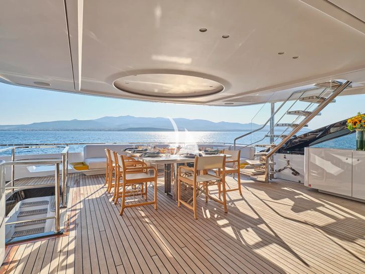 VOLO MARE Azimut Grande Trideck 38m - sky deck alfresco dining area VOLO MARE Azimut Grande Trideck 38m - sky deck alfresco dining area