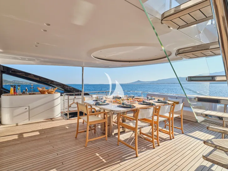 VOLO MARE Azimut Grande Trideck 38m - sky deck alfresco dining set up VOLO MARE Azimut Grande Trideck 38m - sky deck alfresco dining set up