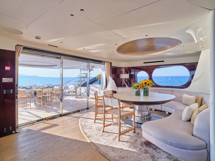 VOLO MARE Azimut Grande Trideck 38m - sky lounge and dining VOLO MARE Azimut Grande Trideck 38m - sky lounge and dining