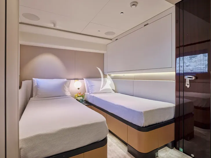 VOLO MARE Azimut Grande Trideck 38m - twin cabin VOLO MARE Azimut Grande Trideck 38m - twin cabin
