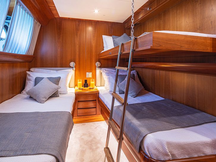 VYNO - Twin Cabin VYNO - Twin Cabin