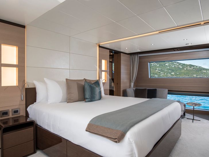 WABASH Benetti 132 Master Cabin WABASH Benetti 132 Master Cabin