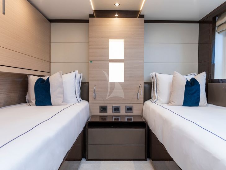 WABASH Benetti 132 Twin Cabin WABASH Benetti 132 Twin Cabin