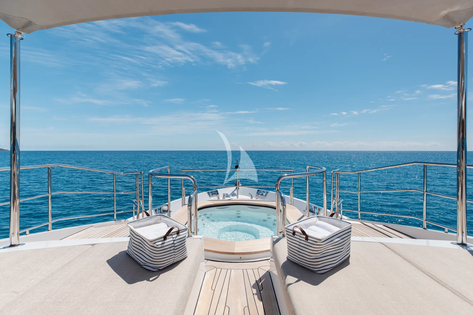 WABASH Benetti Classic Supreme 132 - foredeck jacuzzi