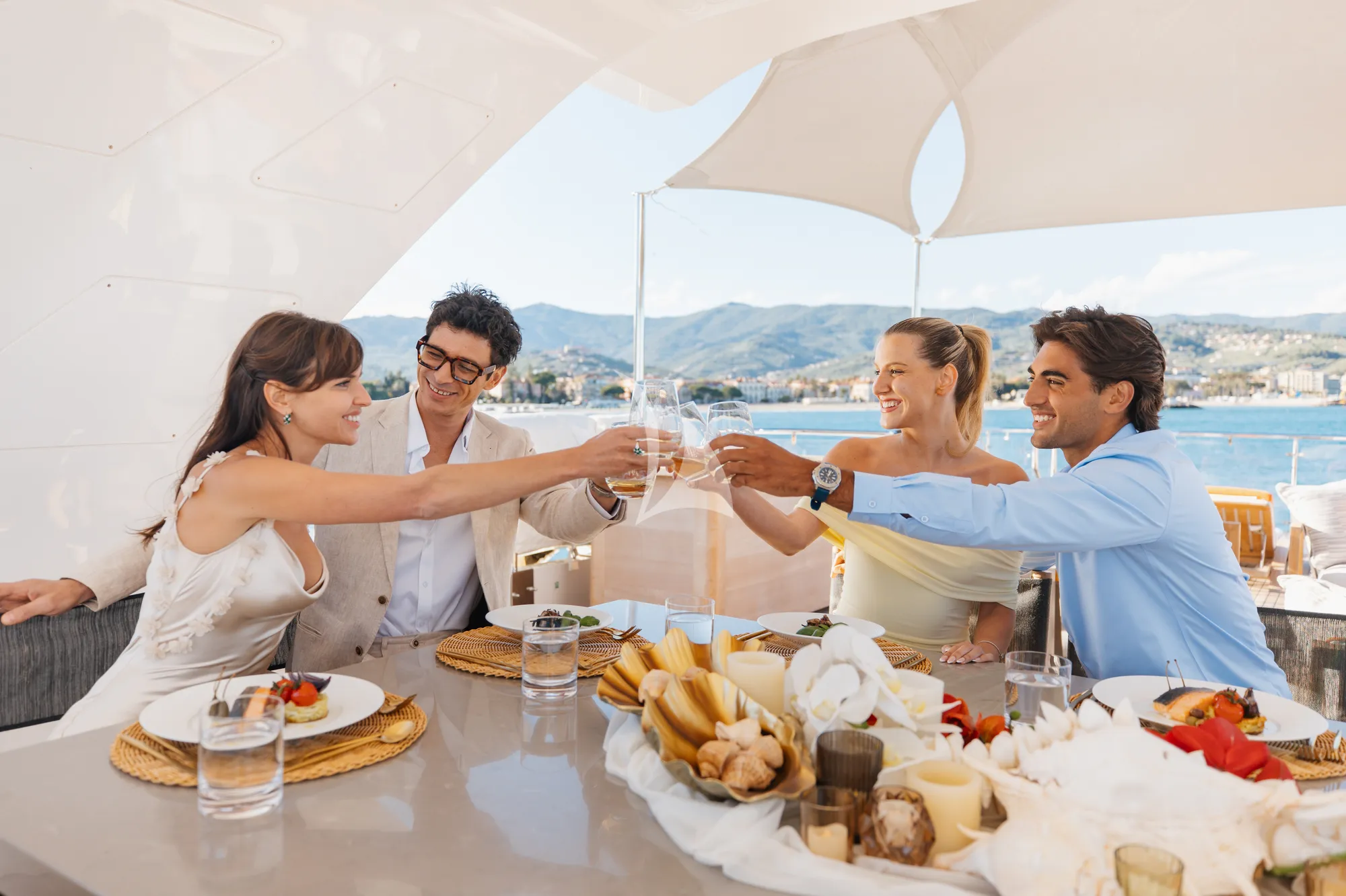 WABASH Benetti Classic Supreme 132 - guests dining alfresco