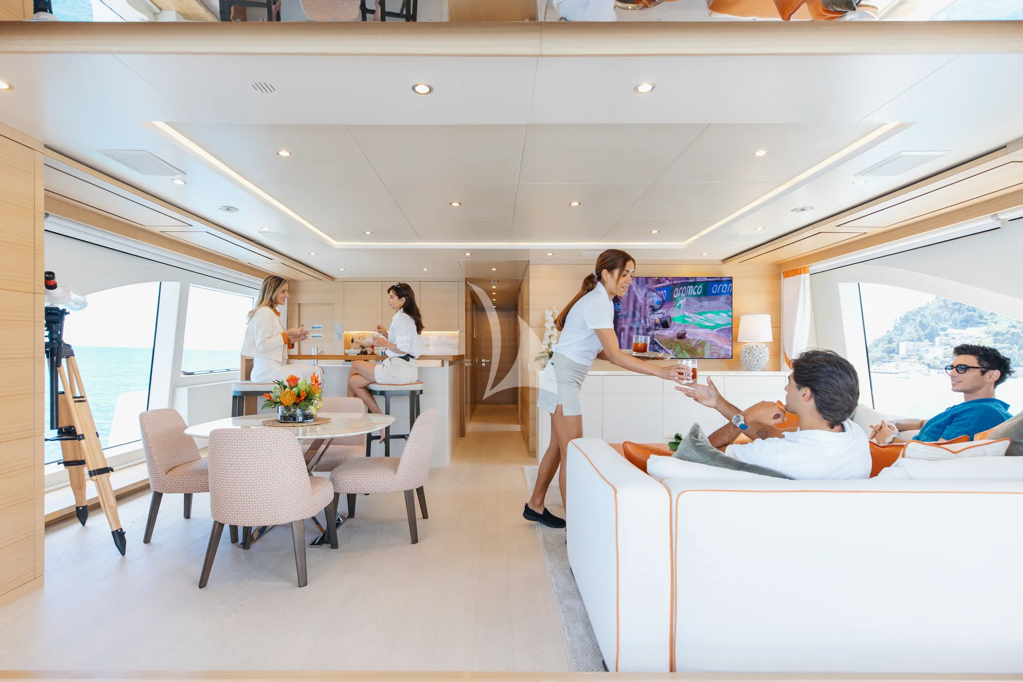 WABASH Benetti Classic Supreme 132 - guests in the sky lounge