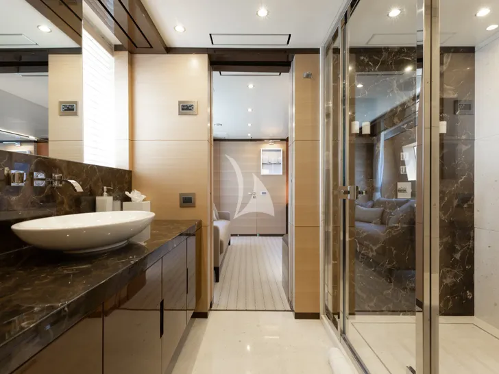 WABASH Benetti Classic Supreme 132 - master cabin bathroom WABASH Benetti Classic Supreme 132 - master cabin bathroom