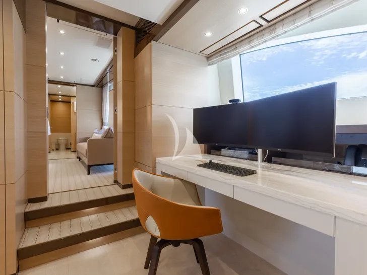 WABASH Benetti Classic Supreme 132 - master cabin office WABASH Benetti Classic Supreme 132 - master cabin office