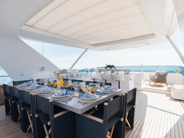 WABASH Benetti Classic Supreme 132 - sundeck alfresco dining area WABASH Benetti Classic Supreme 132 - sundeck alfresco dining area
