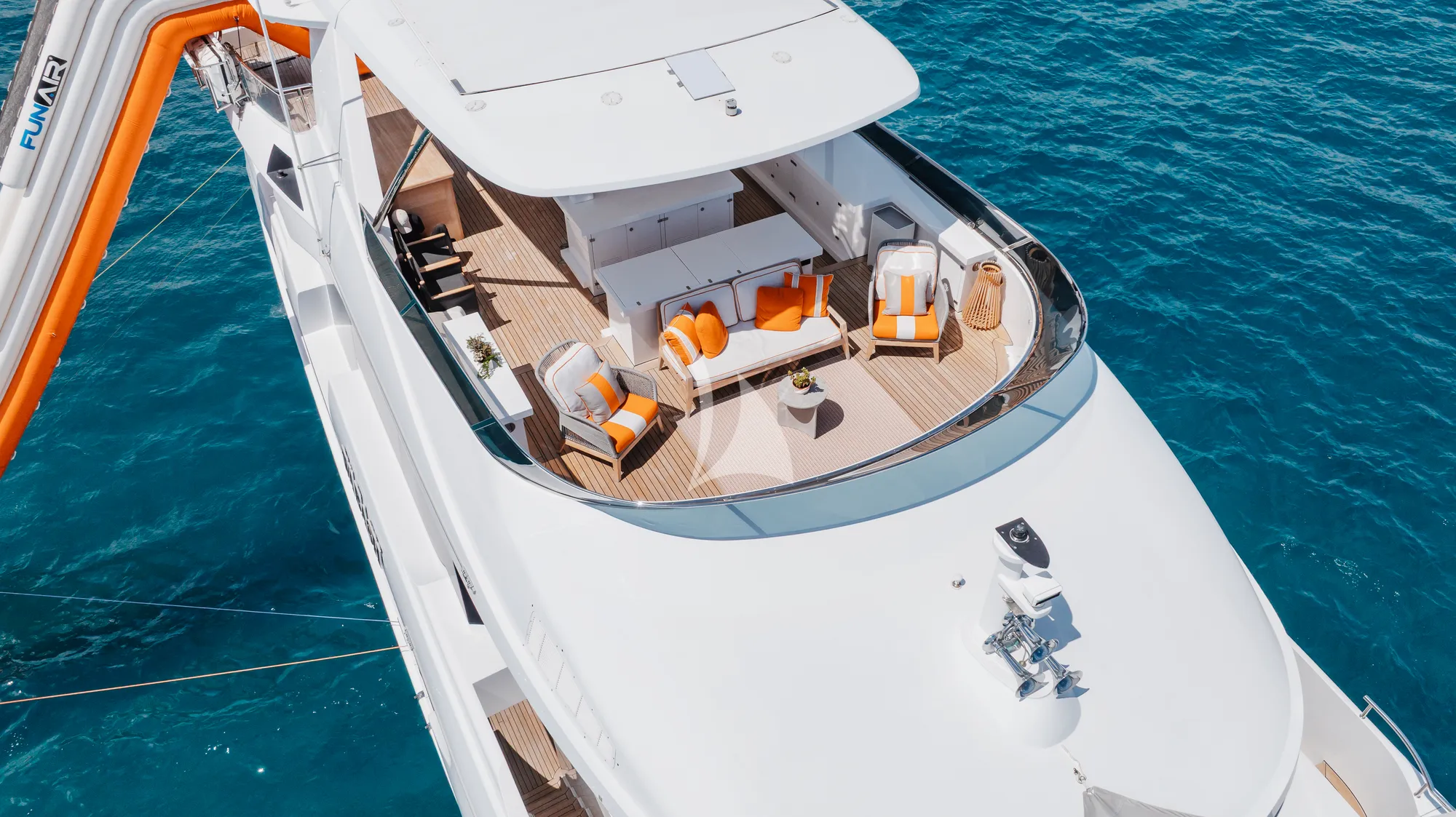 WABASH Benetti Classic Supreme 132 - sundeck forward