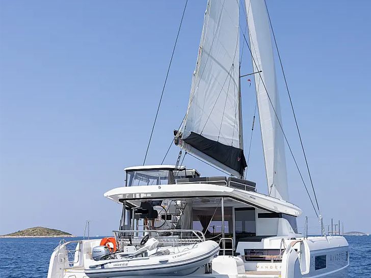 WANDERER Lagoon 43 - aft shot WANDERER Lagoon 43 - aft shot