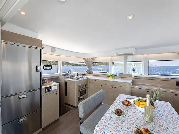 WANDERER Lagoon 43 - galley WANDERER Lagoon 43 - galley