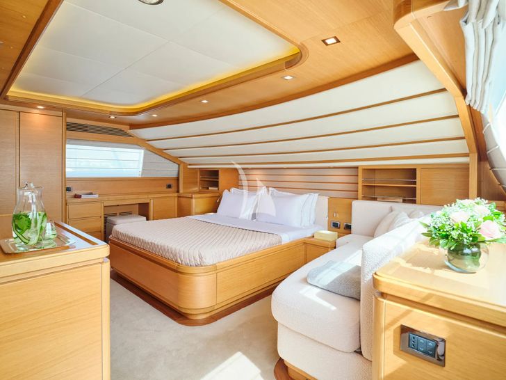 WATCH ME Ferretti Main Deck Master WATCH ME Ferretti Main Deck Master