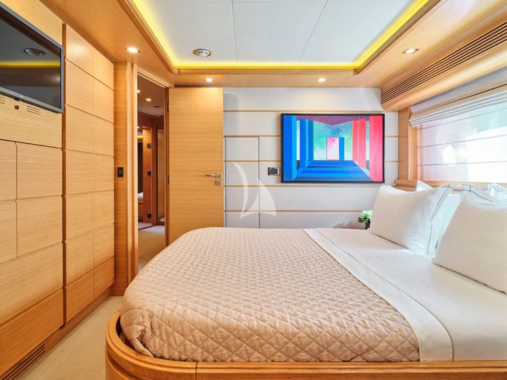 WATCH ME Ferretti VIP WATCH ME Ferretti VIP