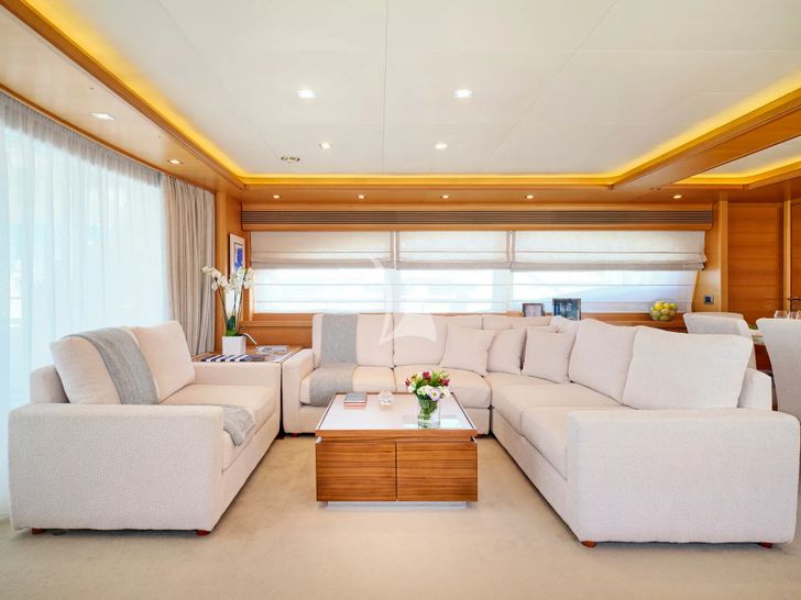 WATCH ME Saloon WATCH ME Saloon