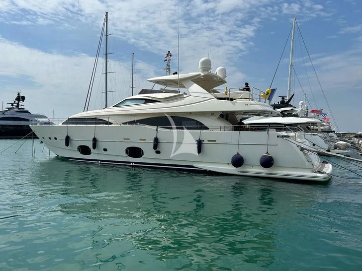 WATCH ME Ferretti Custom Line 30m - anchored WATCH ME Ferretti Custom Line 30m - anchored