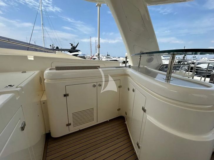 WATCH ME Ferretti Custom Line 30m - flybridge bar area WATCH ME Ferretti Custom Line 30m - flybridge bar area
