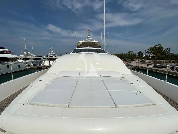 WATCH ME Ferretti Custom Line 30m - foredeck WATCH ME Ferretti Custom Line 30m - foredeck