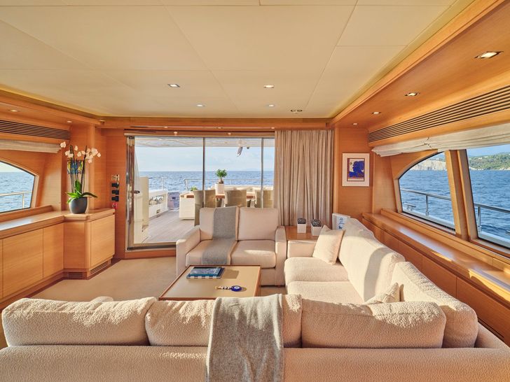 WATCH ME Ferretti Custom Line 30m - main saloon lounge WATCH ME Ferretti Custom Line 30m - main saloon lounge