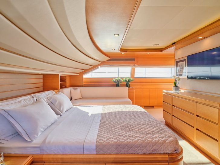 WATCH ME Ferretti Custom Line 30m - master cabin bed and TV WATCH ME Ferretti Custom Line 30m - master cabin bed and TV