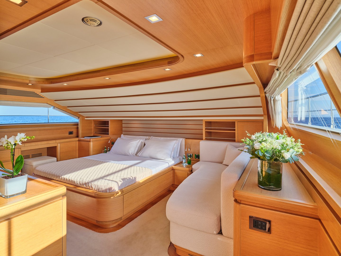 Charter Yacht WATCH ME - Ferretti Custom Line 30m - 5 Cabins - Athens - Mykonos - Paros - Cyclades - Greece