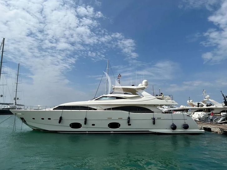 WATCH ME Ferretti Custom Line 30m - side profile WATCH ME Ferretti Custom Line 30m - side profile