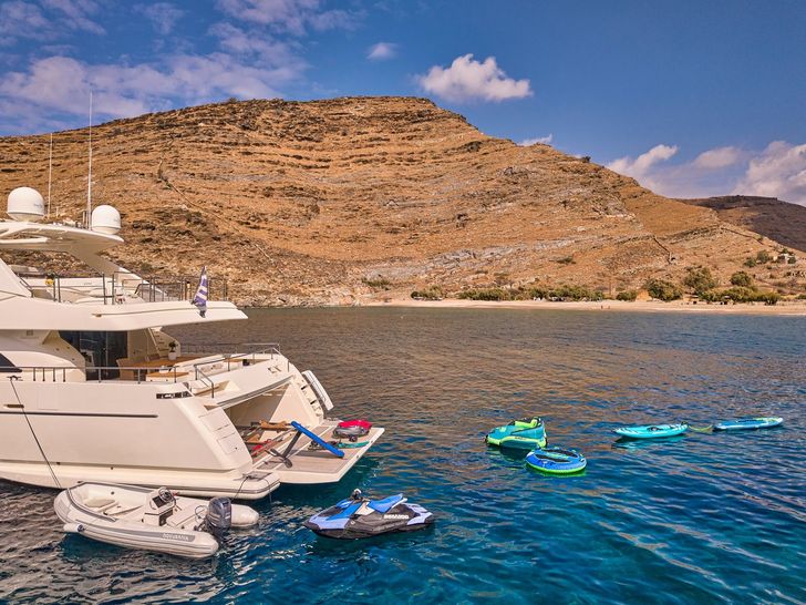 WATCH ME Ferretti Custom Line 30m - the water toys WATCH ME Ferretti Custom Line 30m - the water toys