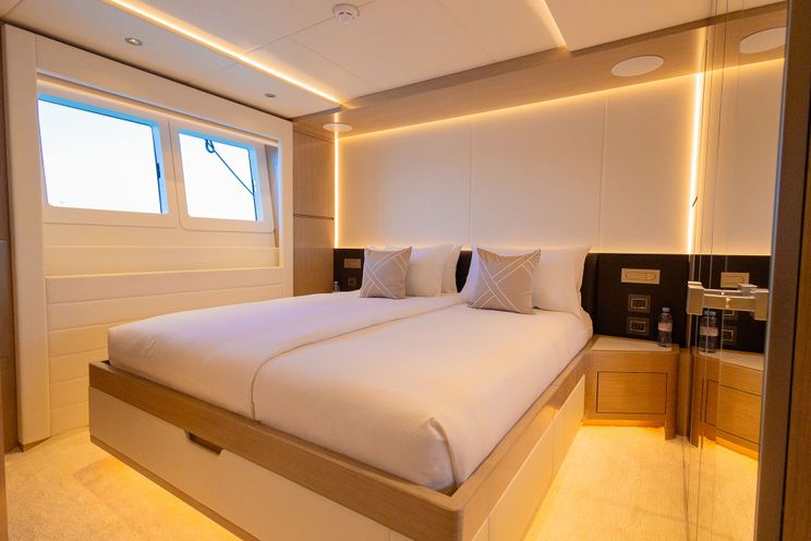 Charter Yacht WATERMACHINE - Gulf Craft Majesty 100 - 5 Cabins - Cogolin - St. Tropez - Monaco