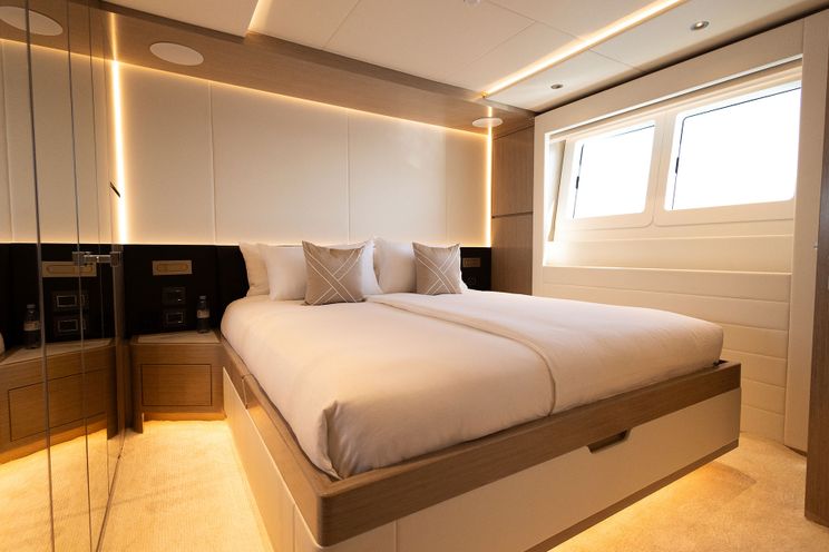 Charter Yacht WATERMACHINE - Gulf Craft Majesty 100 - 5 Cabins - Cogolin - St. Tropez - Monaco