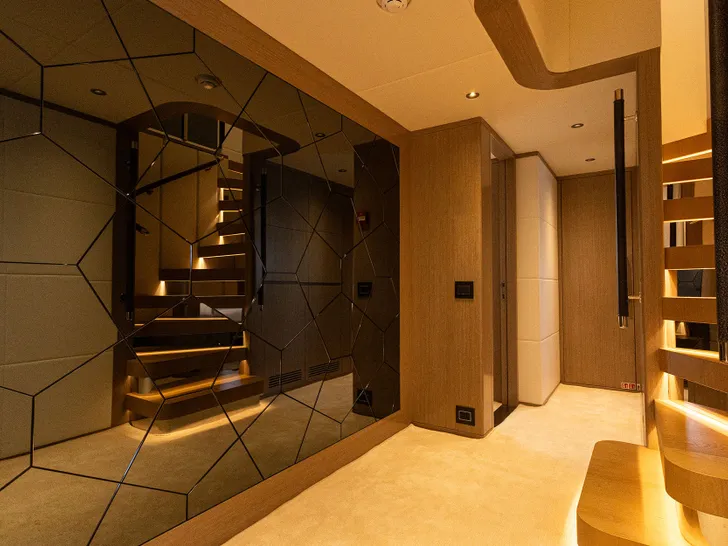 WATERMACHINE Gulf Craft Majesty 100 - staircase to the cabins WATERMACHINE Gulf Craft Majesty 100 - staircase to the cabins