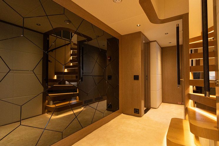 Charter Yacht WATERMACHINE - Gulf Craft Majesty 100 - 5 Cabins - Cogolin - St. Tropez - Monaco