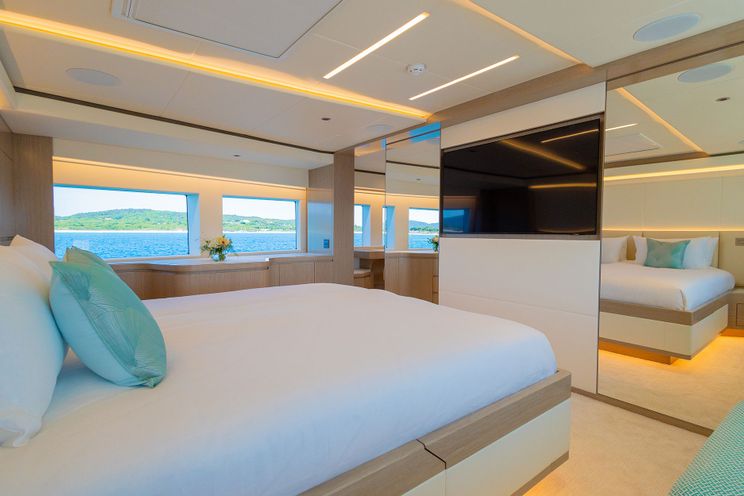 Charter Yacht WATERMACHINE - Gulf Craft Majesty 100 - 5 Cabins - Cogolin - St. Tropez - Monaco