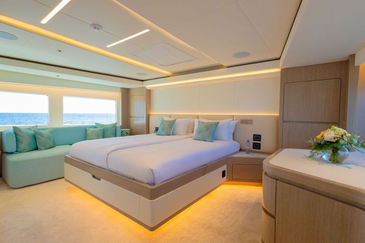 Charter Yacht WATERMACHINE - Gulf Craft Majesty 100 - 5 Cabins - Cogolin - St. Tropez - Monaco