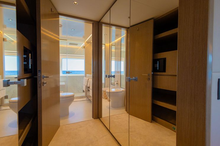 Charter Yacht WATERMACHINE - Gulf Craft Majesty 100 - 5 Cabins - Cogolin - St. Tropez - Monaco