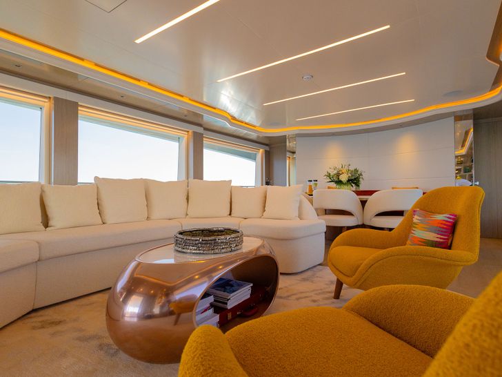WATERMACHINE Gulf Craft Majesty 100 - main saloon seating areas WATERMACHINE Gulf Craft Majesty 100 - main saloon seating areas
