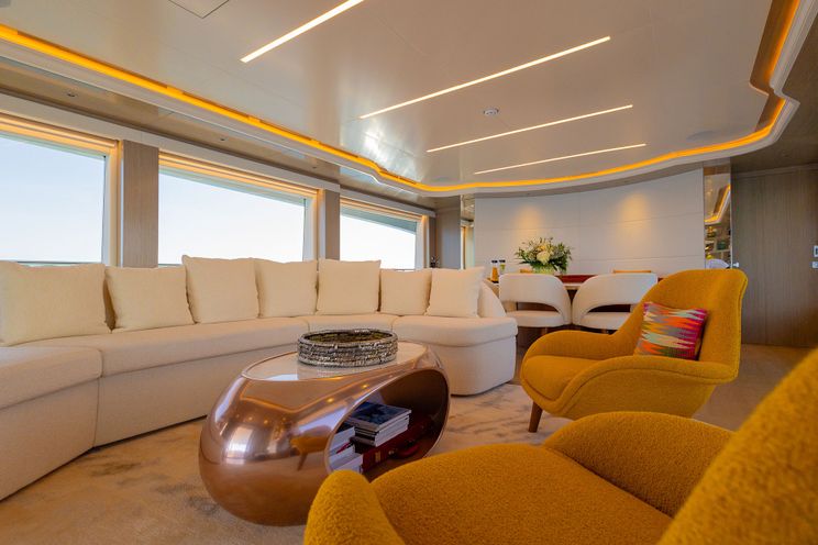 Charter Yacht WATERMACHINE - Gulf Craft Majesty 100 - 5 Cabins - Cogolin - St. Tropez - Monaco