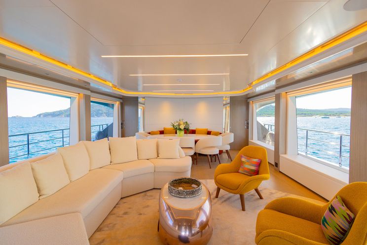 Charter Yacht WATERMACHINE - Gulf Craft Majesty 100 - 5 Cabins - Cogolin - St. Tropez - Monaco