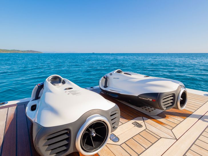 WATERMACHINE Gulf Craft Majesty 100 - sea bobs WATERMACHINE Gulf Craft Majesty 100 - sea bobs