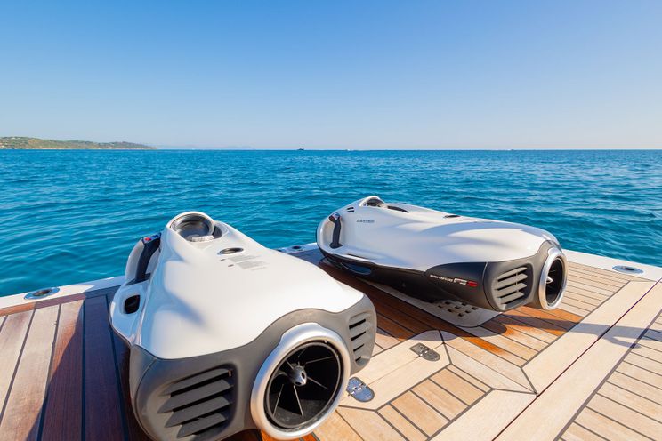 Charter Yacht WATERMACHINE - Gulf Craft Majesty 100 - 5 Cabins - Cogolin - St. Tropez - Monaco