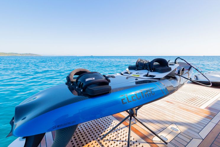 Charter Yacht WATERMACHINE - Gulf Craft Majesty 100 - 5 Cabins - Cogolin - St. Tropez - Monaco