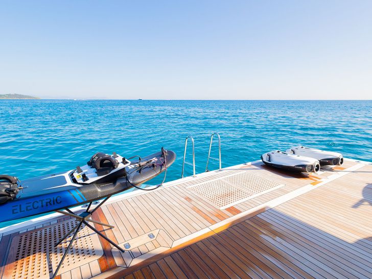 WATERMACHINE Gulf Craft Majesty 100 - water toys on the aft deck WATERMACHINE Gulf Craft Majesty 100 - water toys on the aft deck