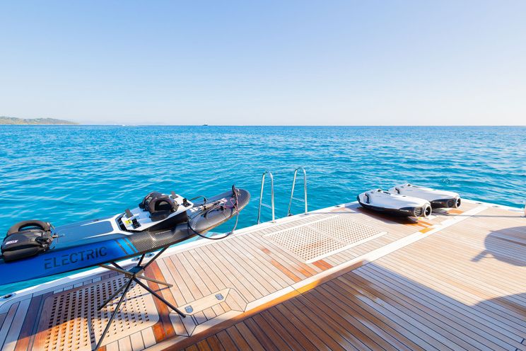 Charter Yacht WATERMACHINE - Gulf Craft Majesty 100 - 5 Cabins - Cogolin - St. Tropez - Monaco